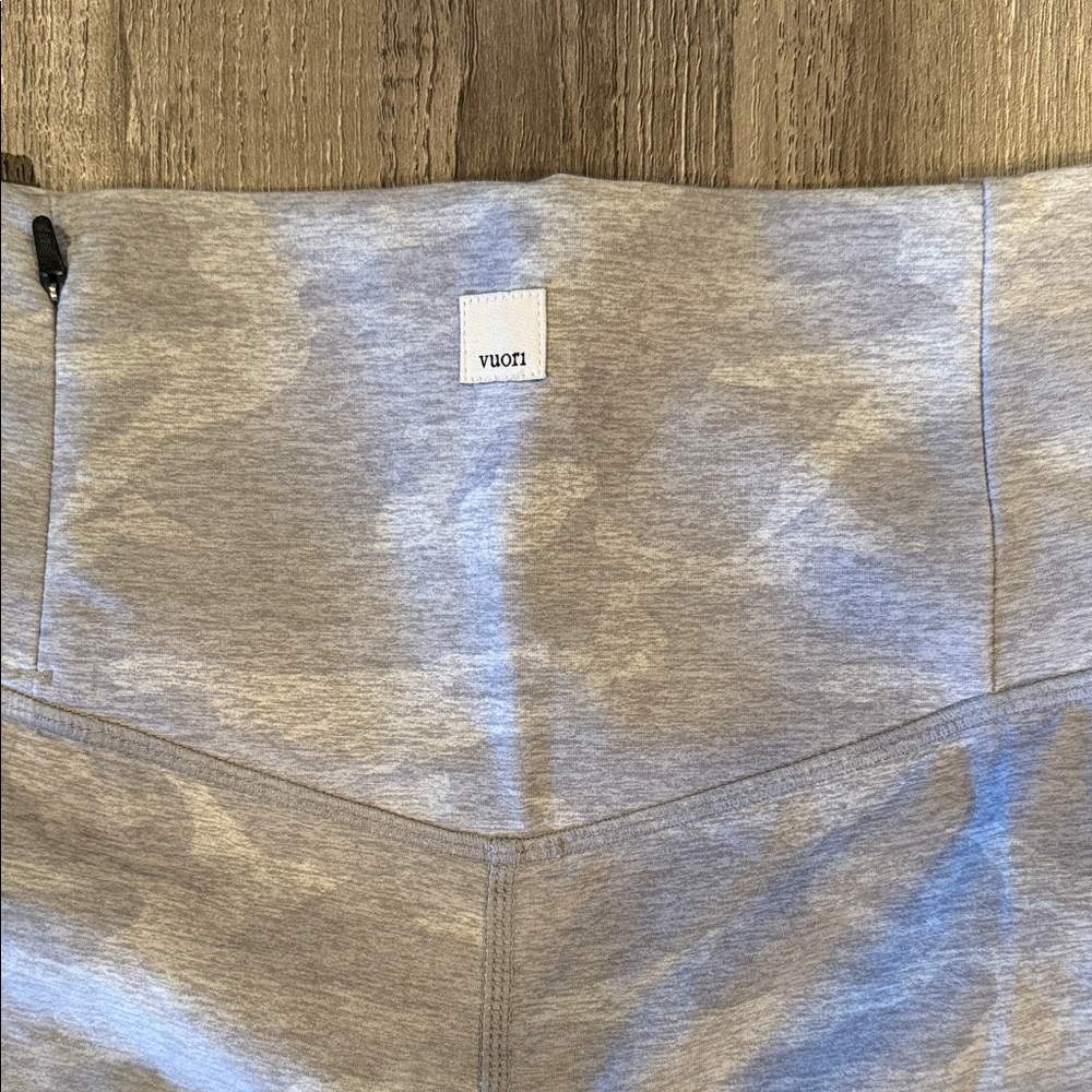 Vuori Cloudy Gray and White Leggings